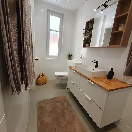 Sieben Eulen In * Garrey